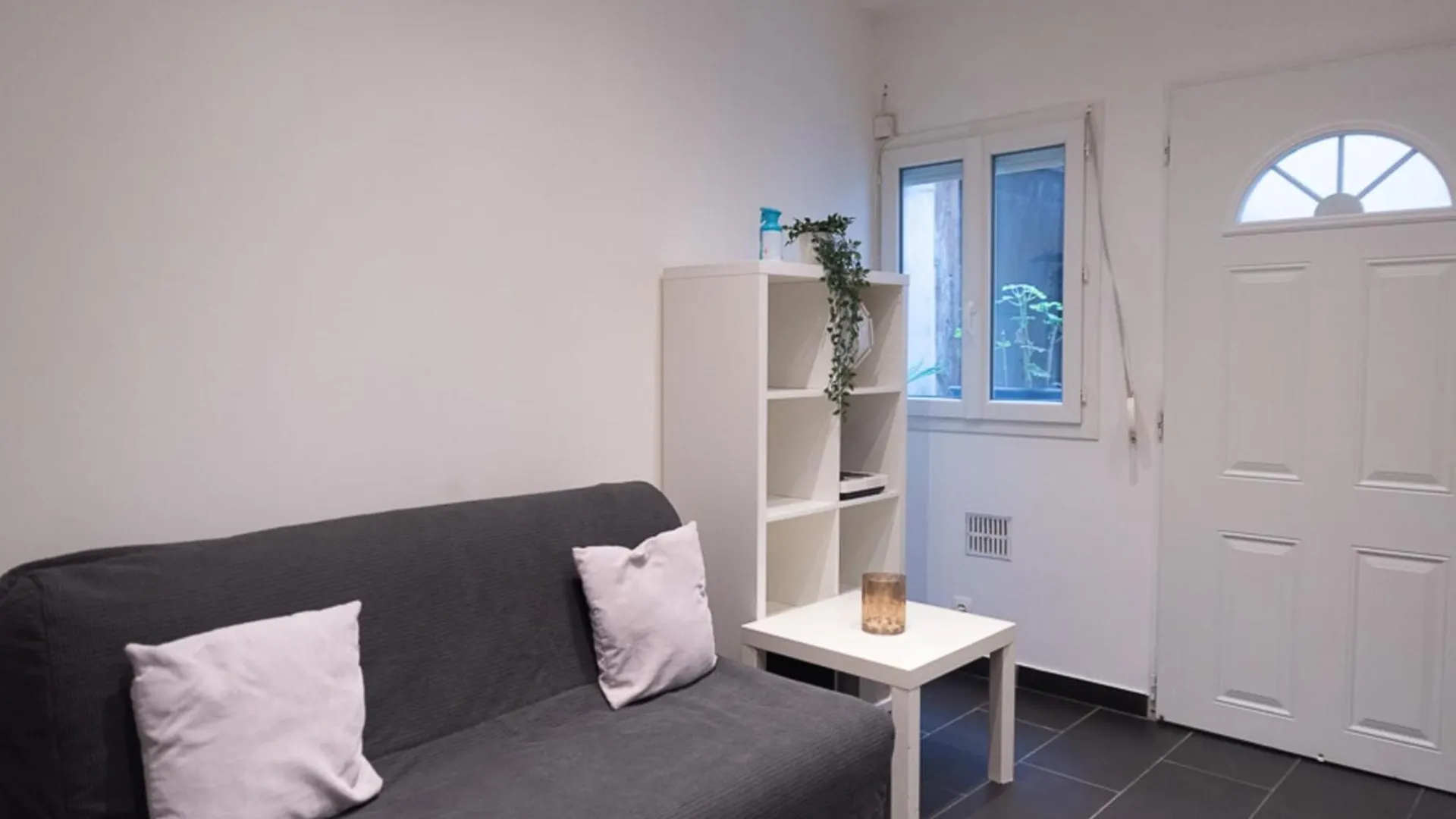 Lovely In Apartment *